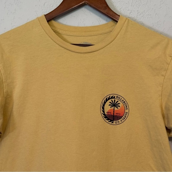 Men's Billabong Palm Tree Sunset Graphic Mustard Yellow T-Shirt - Picture 3 of 8